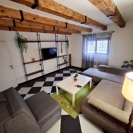 Downtown Apartment Ni Exteriér fotografie