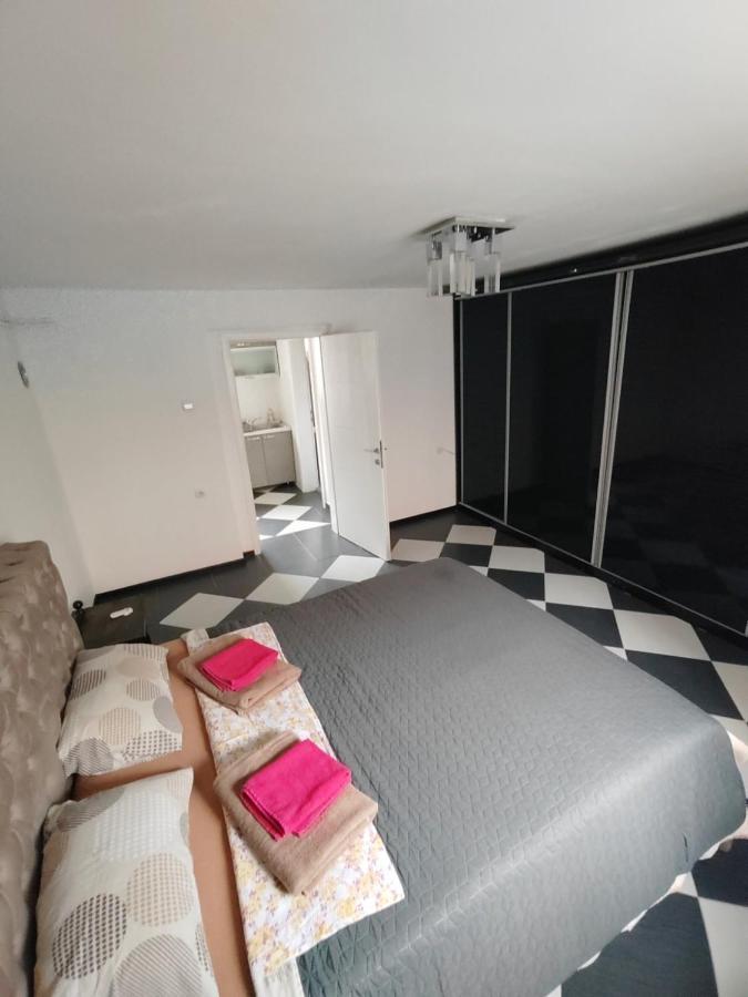 Downtown Apartment Ni Exteriér fotografie