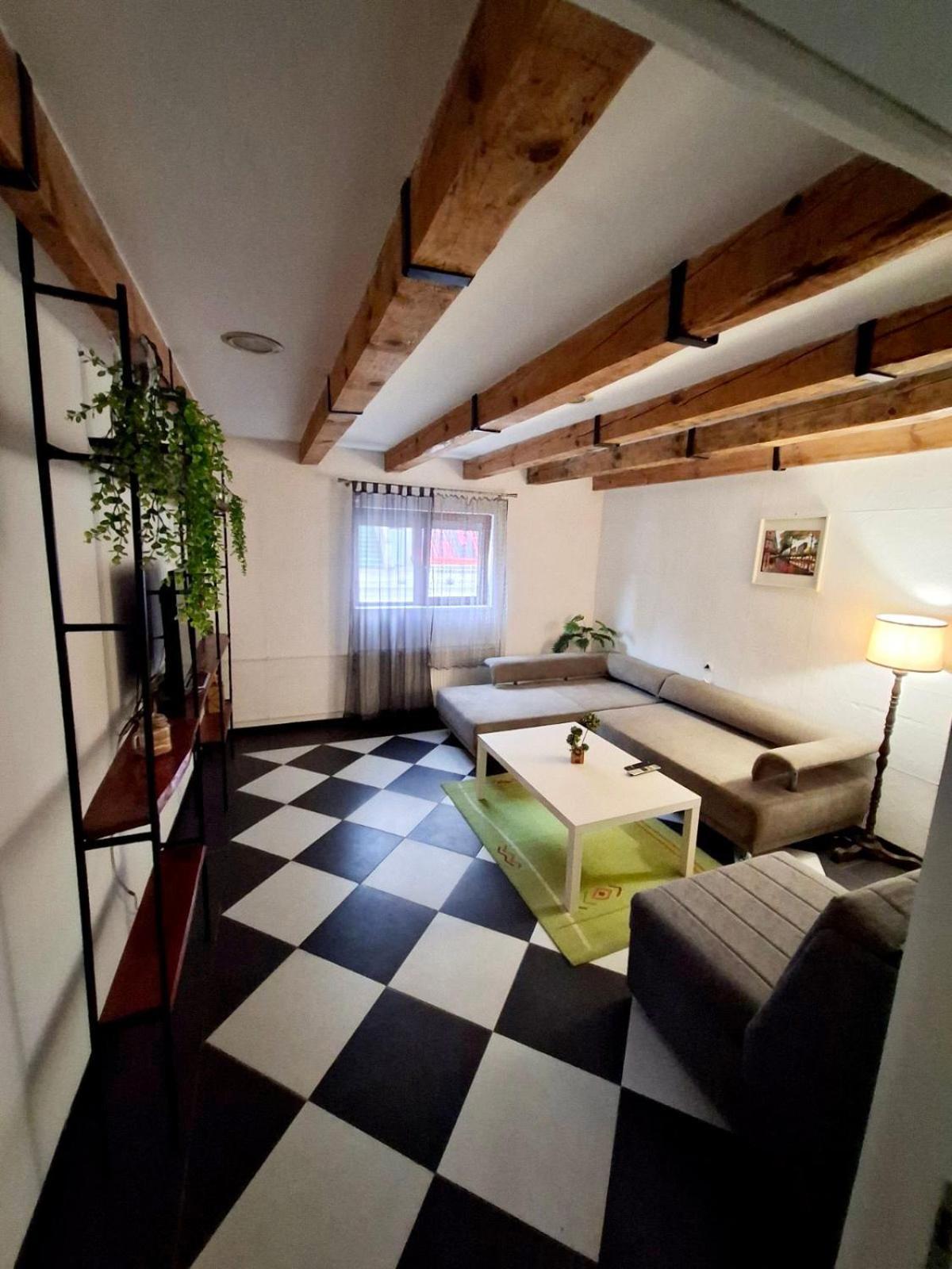 Downtown Apartment Ni Exteriér fotografie